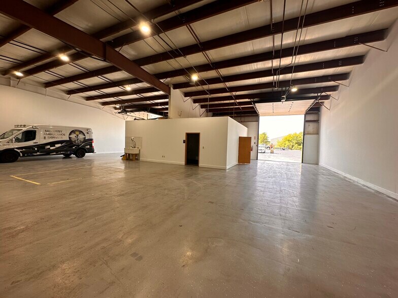 More Photos Of 7025-7045 Girls School Ave, Indianapolis Industrial For Sale