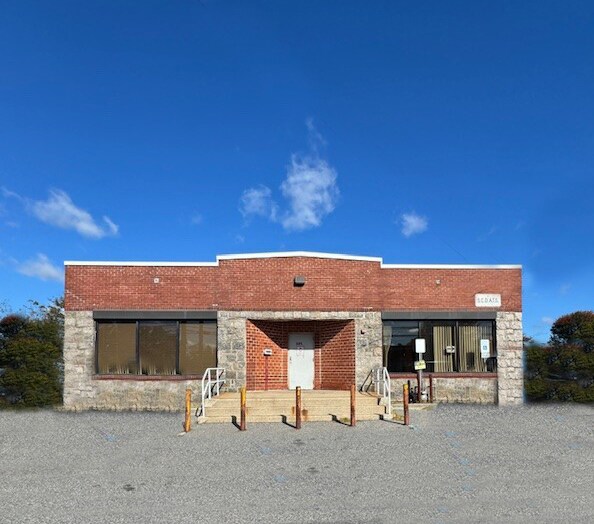 Primary Photo Of 689 E Jericho Tpke, Huntington Station Loft Creative Space For Sale