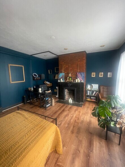 More Photos Of 5817 Ellsworth Ave, Pittsburgh Storefront Retail Office For Lease