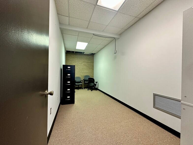 More Photos Of 130 Lexington Ln, Southern Pines Office For Sale