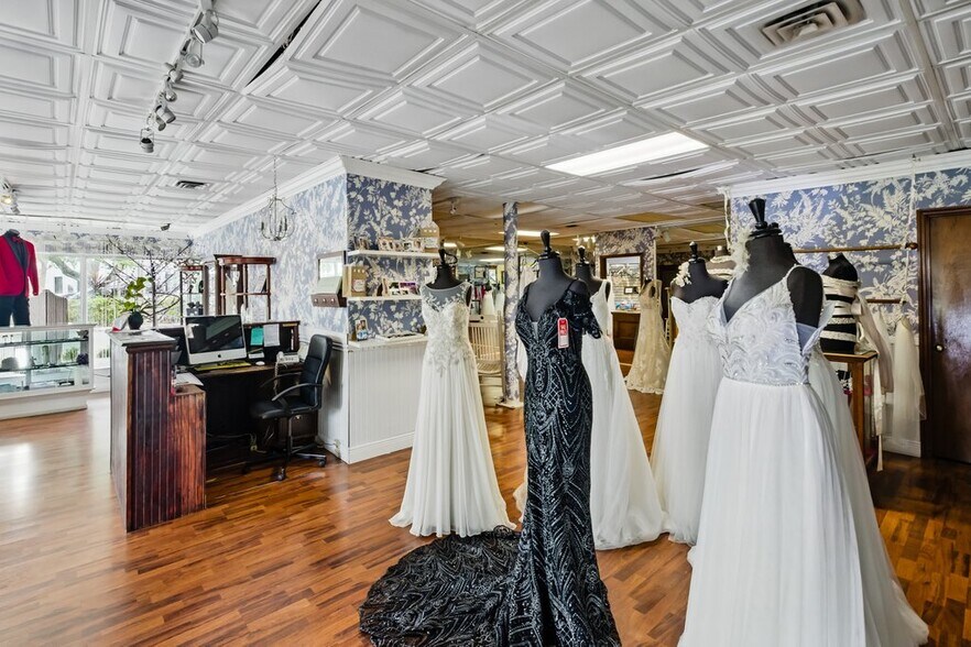 More Photos Of 4066 Broward Blvd, Fort Lauderdale Storefront Retail Office For Sale