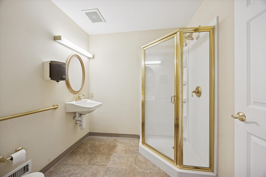 More Photos Of 326 Main St, Harleysville Office For Sale