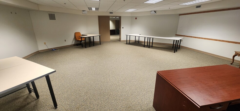 More Photos Of 555 Heritage Rd, Southbury Medical For Lease