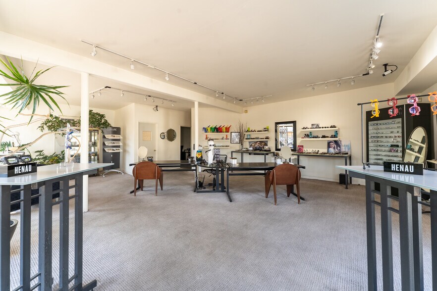 More Photos Of 13831 Ventura Blvd, Sherman Oaks Storefront For Sale