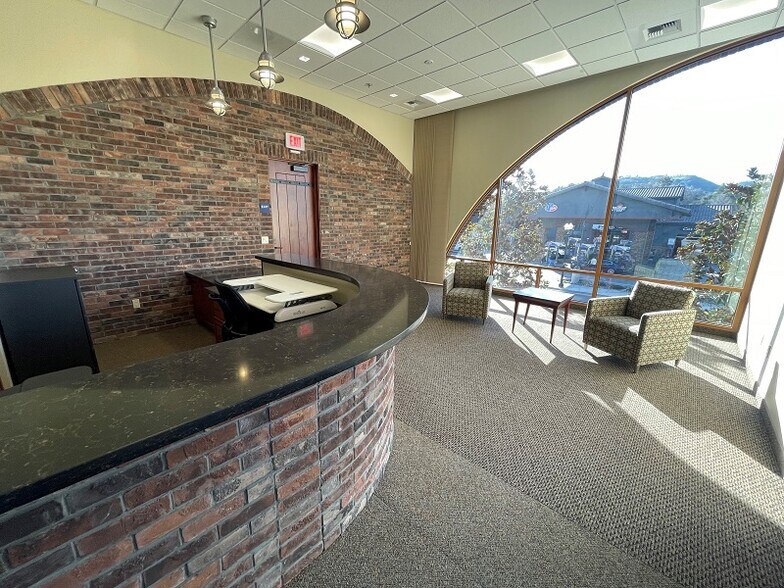 More Photos Of 1446 Spring St, Paso Robles Office For Sale