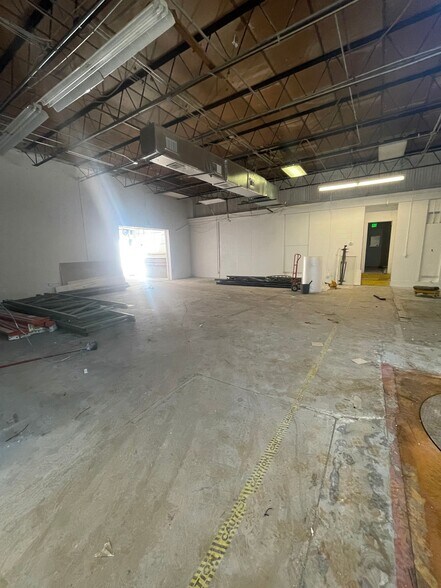 More Photos Of 5299 Saint Augustine Rd, Jacksonville Manufacturing For Lease