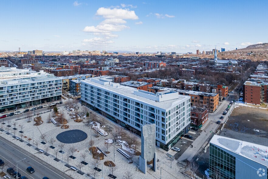 More Photos Of 1300 Av Thérèse-Lavoie-Roux, Outremont Apartments For Lease