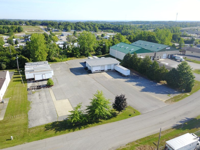 More Photos Of 2332 W Industrial Park Dr, Bloomington Warehouse For Lease