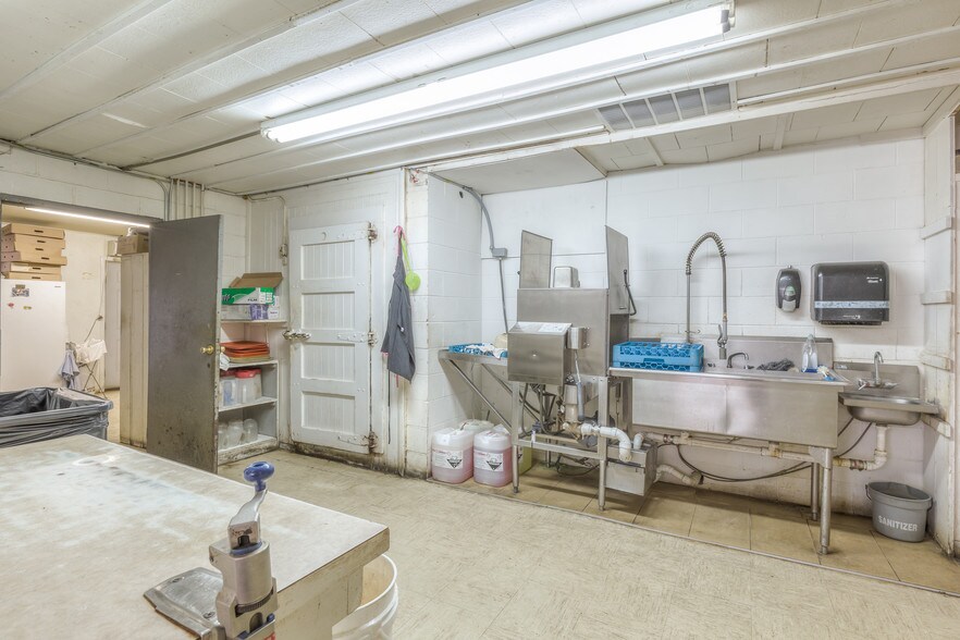 More Photos Of 29301 Hwy 82 Hwy, Park Hill Restaurant For Sale
