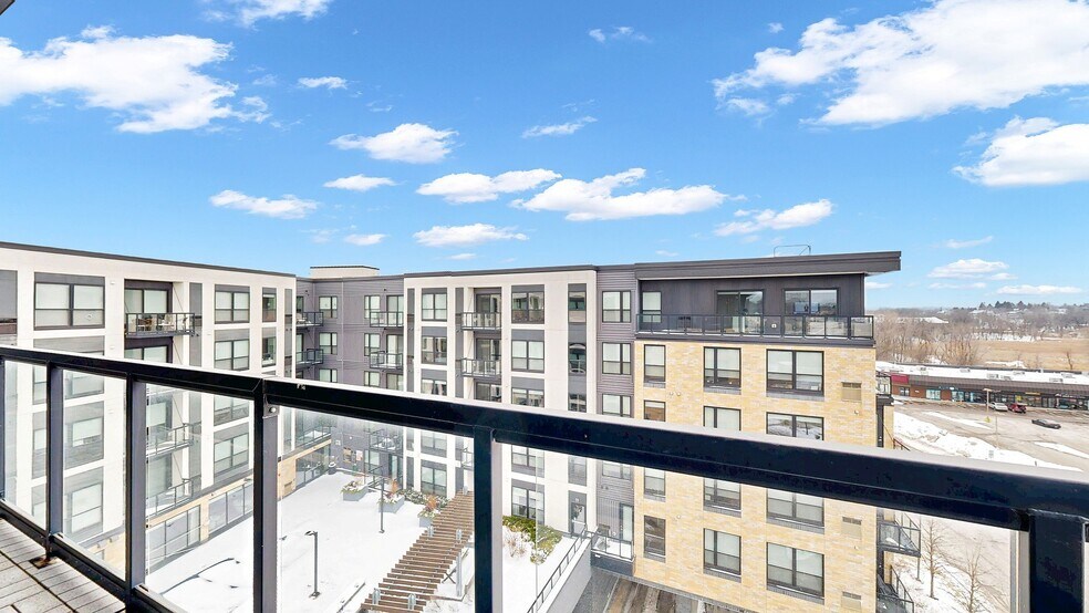 More Photos Of 1700 Plymouth Rd, Minnetonka Apartments For Lease