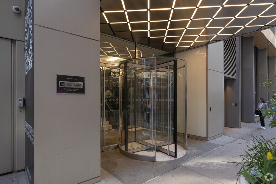 More Photos Of 545 Fifth Ave, New York Office For Lease