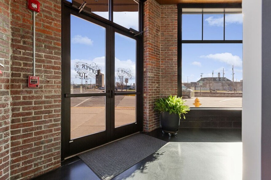 More Photos Of 100 Saint Louis Ave, Seymour Office For Sale