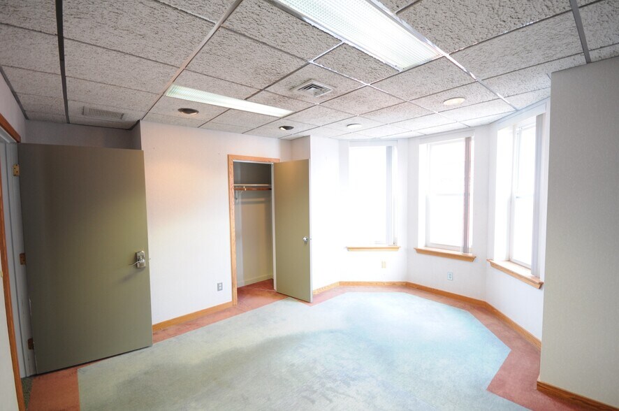 More Photos Of 33 Court St, New Britain Office For Lease