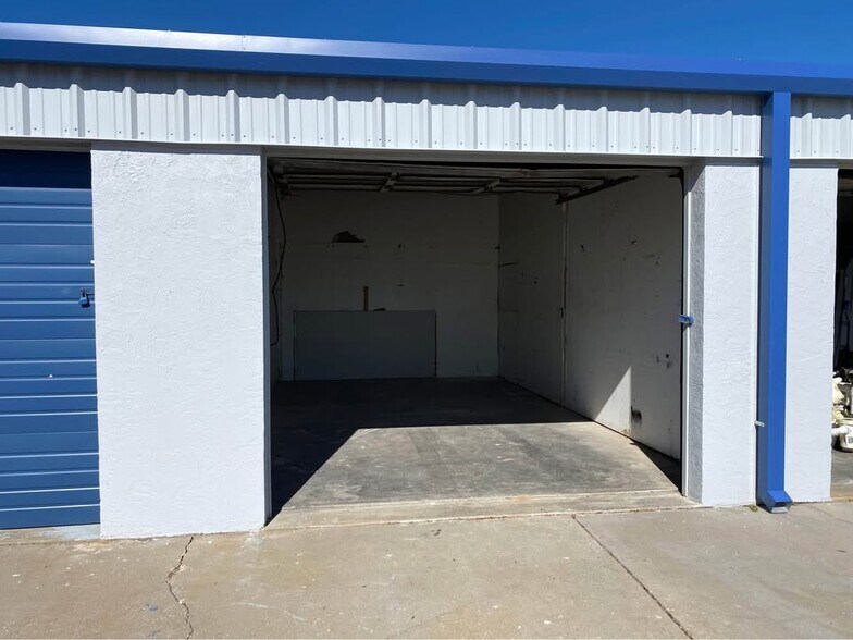 More Photos Of 249-268 Seaboard Ave, Venice Warehouse For Sale