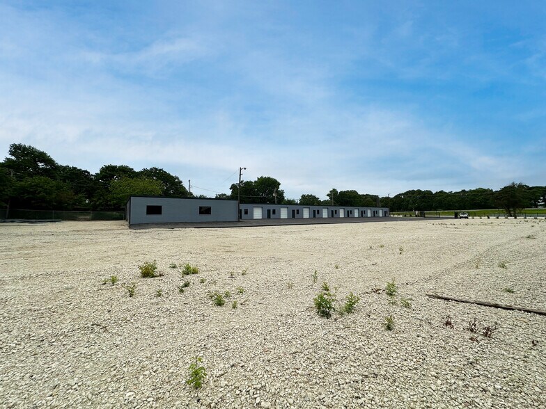 More Photos Of 501-507 E Rock Island Rd, Grand Prairie Industrial For Lease