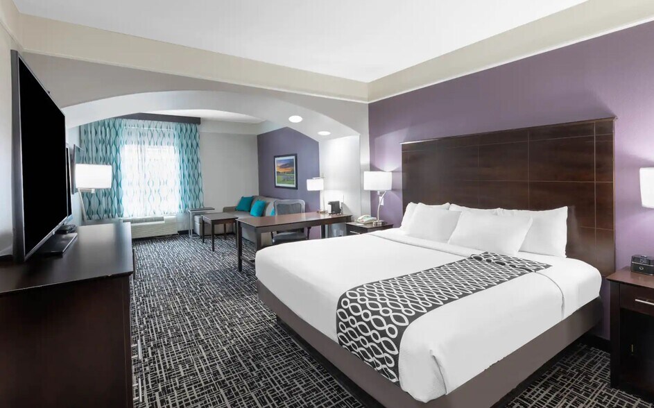 More Photos Of 910 State Highway 35 N, Port Lavaca Hotel For Sale