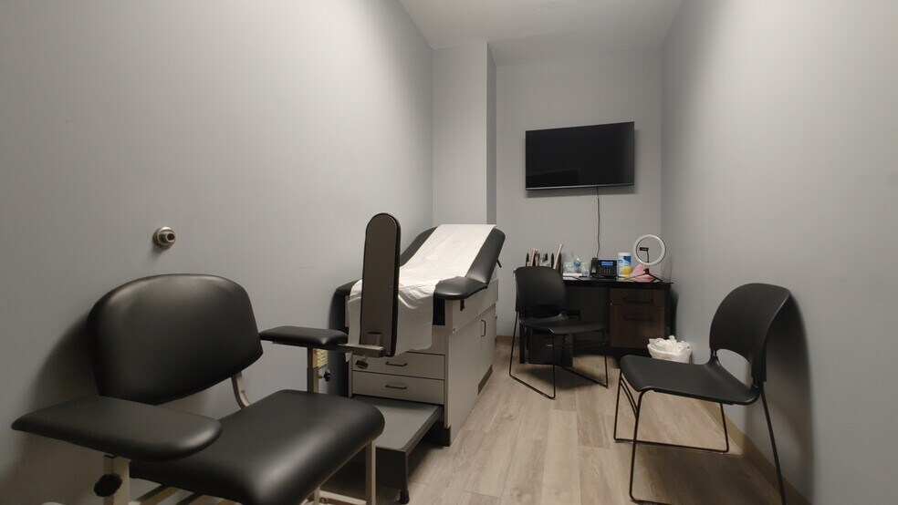 More Photos Of 12460-12468 W Atlantic Blvd, Coral Springs Medical For Lease