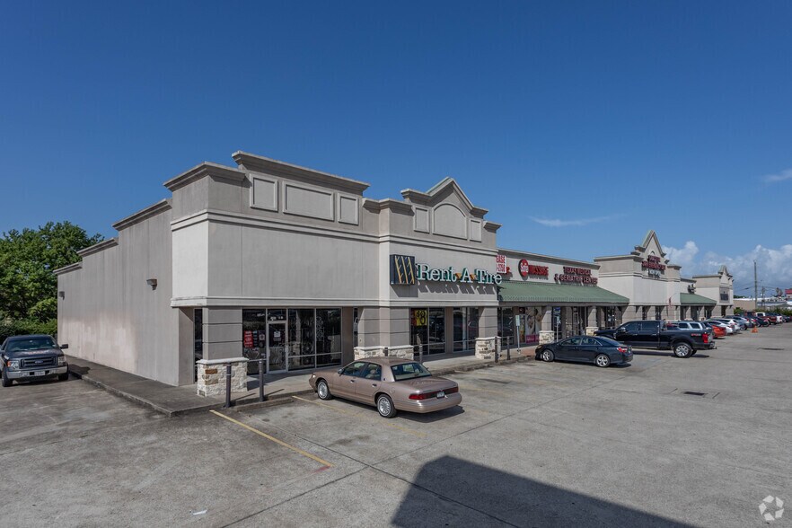 More Photos Of 10900 Gulf Fwy, Houston Unknown For Lease