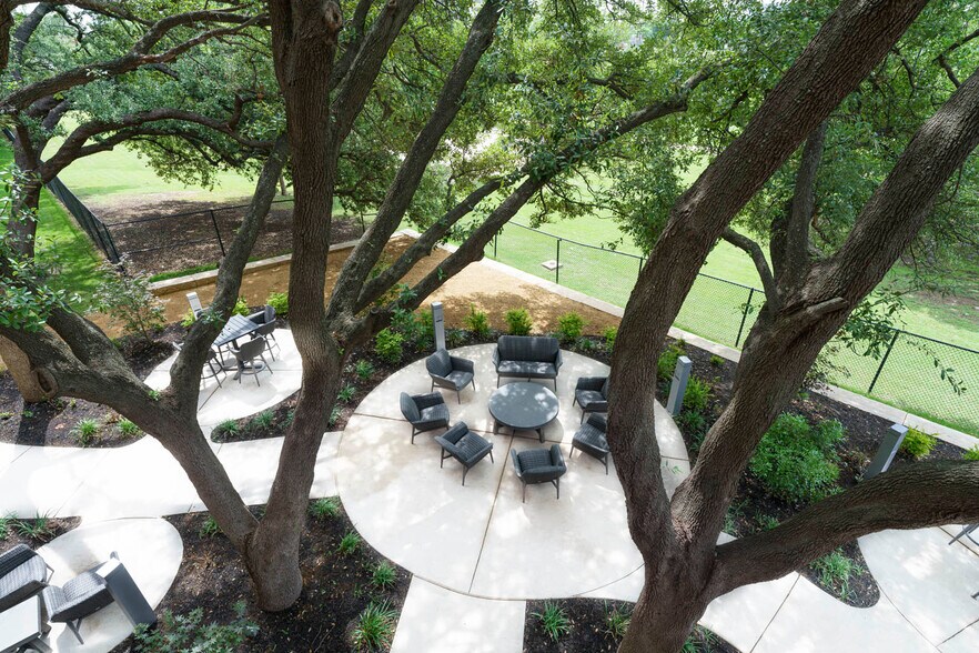 More Photos Of 14131 Midway Rd, Addison Office For Lease