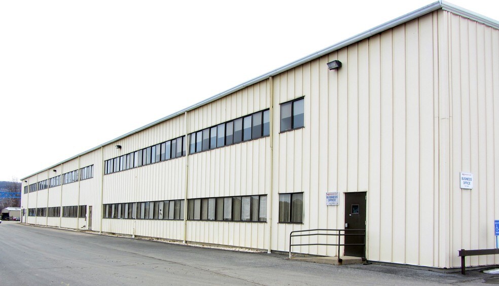 More Photos Of 50 Holt Dr, Stony Point Warehouse For Lease