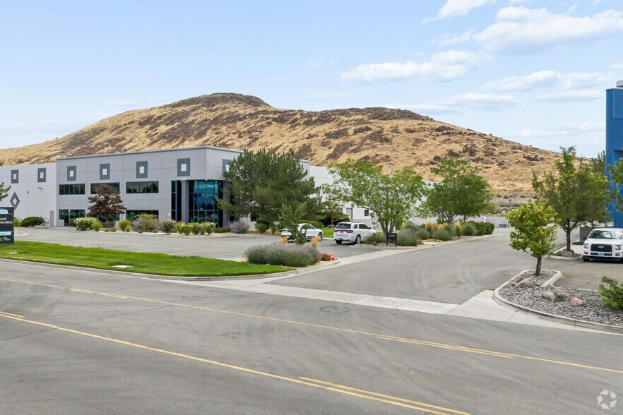 More Photos Of 8770 Technology Way, Reno Distribution For Lease