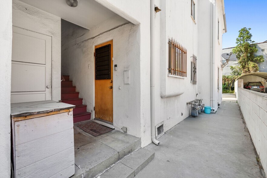 More Photos Of 1200-1210 N Kenmore Ave, Los Angeles Apartments For Sale