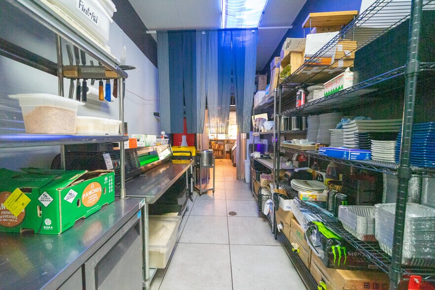 More Photos Of 1858 N Western Ave, Chicago Storefront Retail Residential For Lease