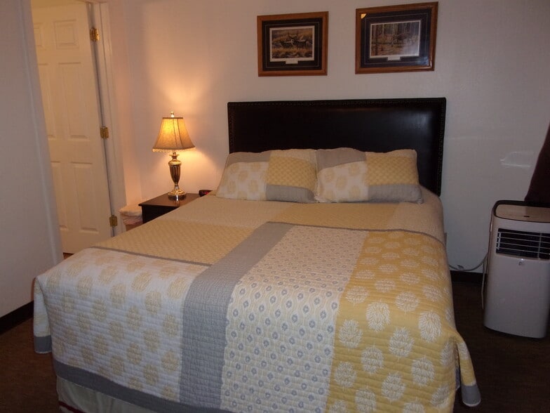 More Photos Of 308 S Main St, Darby Hotel For Sale