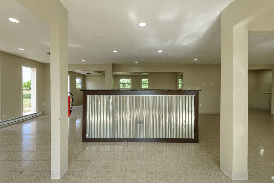 More Photos Of 6250 Jackson Rd, Ann Arbor Freestanding For Lease
