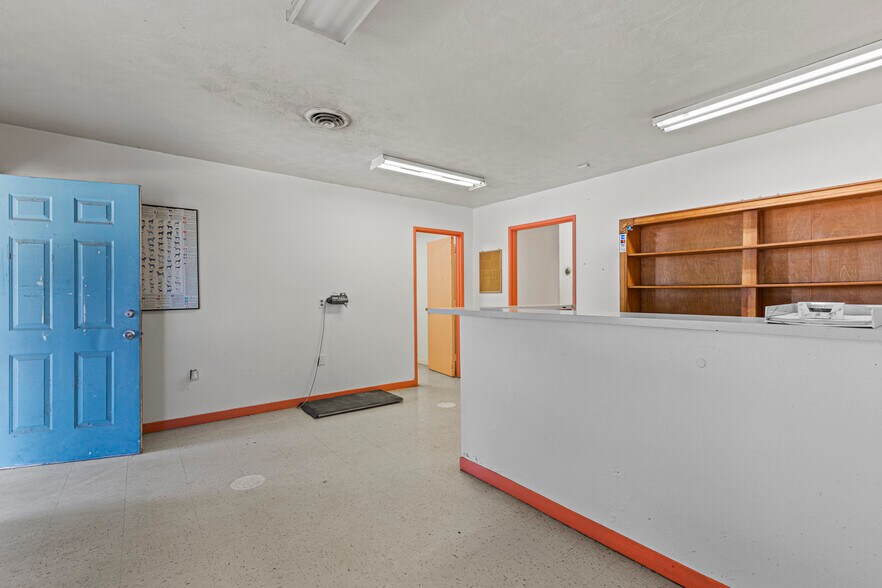 More Photos Of 245 N 7th St, Williams Light Distribution For Sale