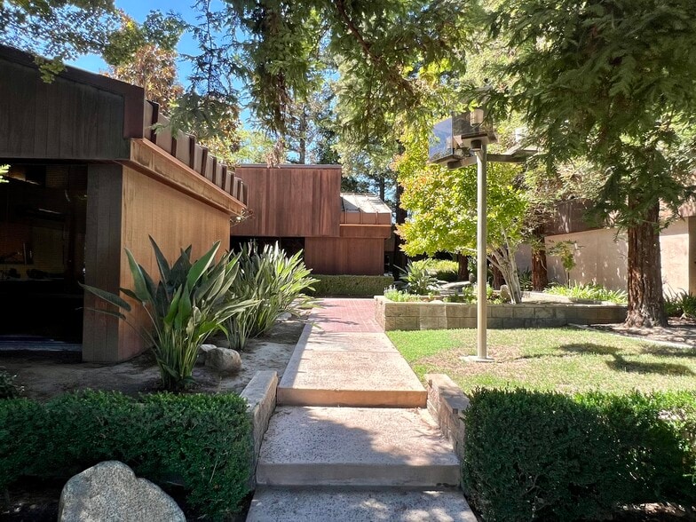 More Photos Of 2019 Westwind Dr, Bakersfield Office For Sale