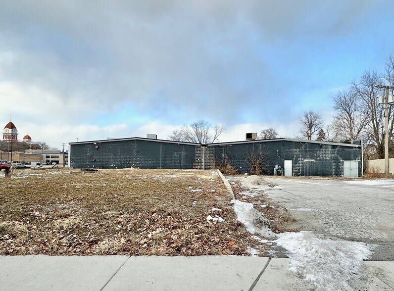 More Photos Of 218 S East St, Crown Point Freestanding For Sale
