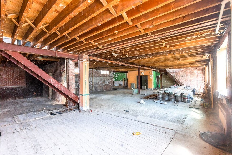 More Photos Of 1539 Covert St, Ridgewood Warehouse For Lease