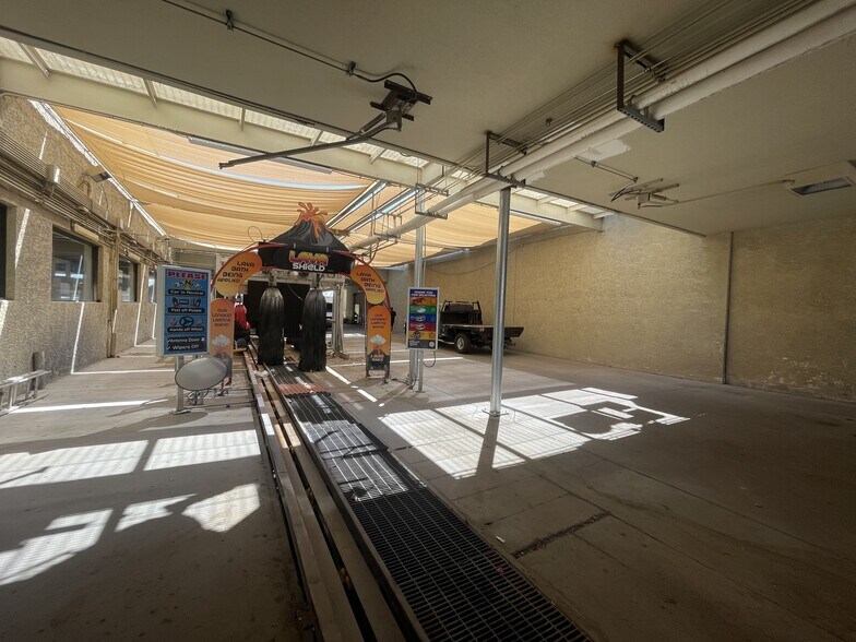 More Photos Of 2828 S Country Club Dr, Mesa Department Store For Lease