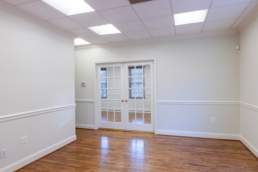 More Photos Of 10470-10476 Armstrong St, Fairfax Medical For Sale