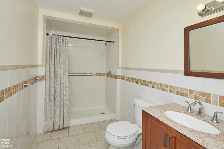 More Photos Of 475 E 115th St, New York Flex For Sale