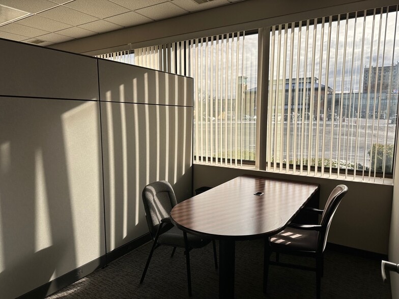 More Photos Of 2351 Whirlpool St, Niagara Falls Office For Lease