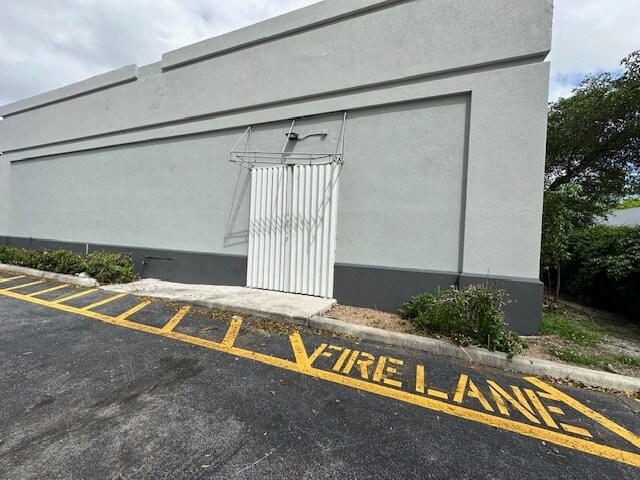 More Photos Of 5251 N University Dr, Lauderhill Freestanding For Lease