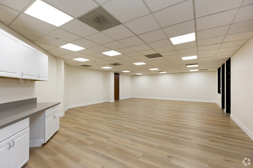 More Photos Of 30851 Agoura Rd, Agoura Hills Loft Creative Space For Lease