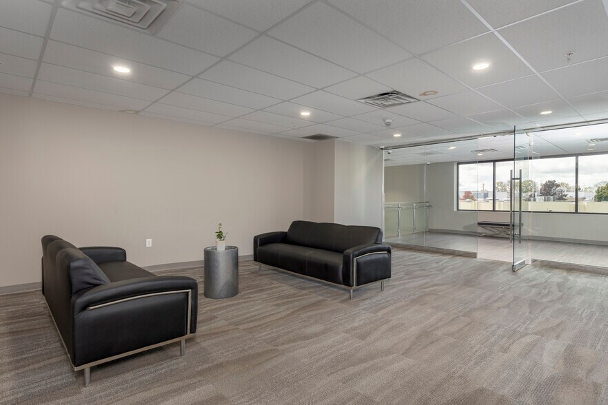 More Photos Of 40 Gardenville Pkwy W, Buffalo Office For Lease