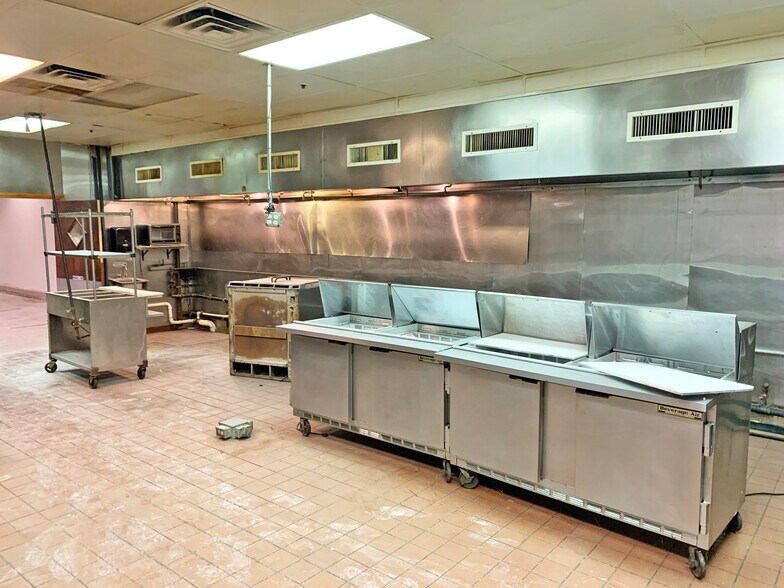 More Photos Of 1016-1024 Washington Ave, Holland Unknown For Lease