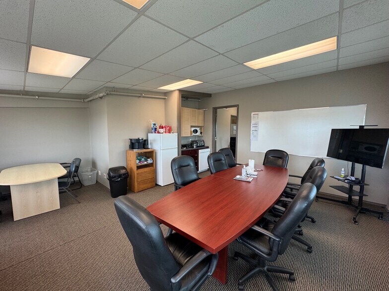 More Photos Of 4929 74th Ave NW, Edmonton Flex For Lease