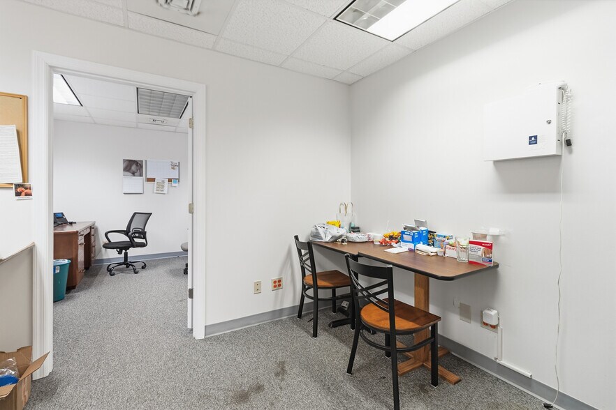 More Photos Of 105 Duncan Rd, Marlinton Office For Sale