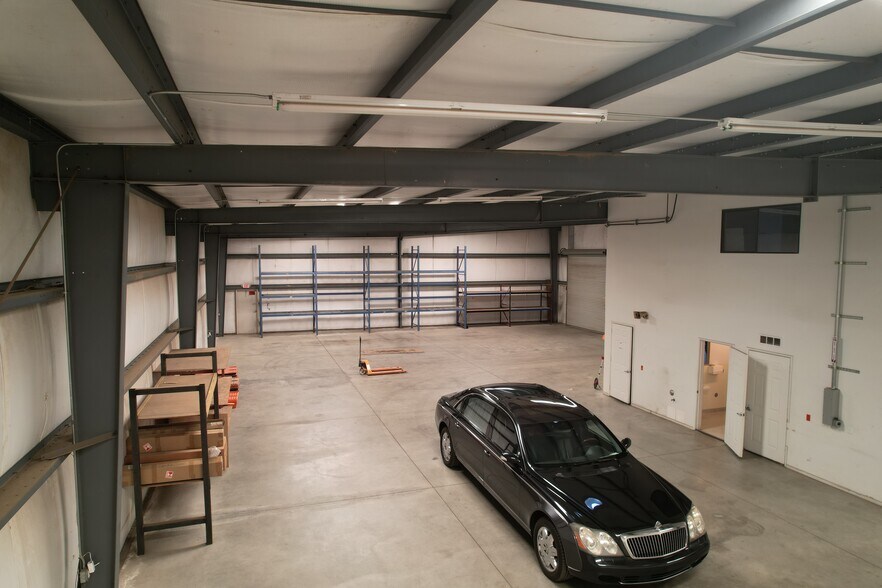 More Photos Of 5401 Gasoline Alley Dr, Bakersfield Service For Lease