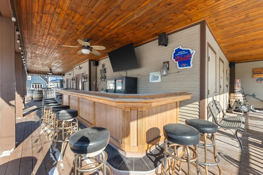 More Photos Of N67W33525 County Road K, Oconomowoc General Retail For Sale
