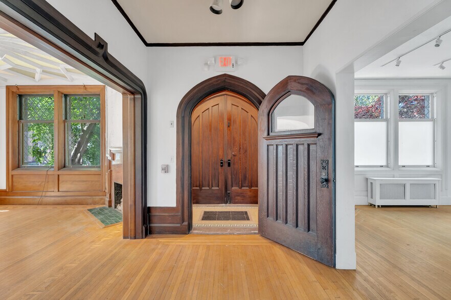 More Photos Of 51 Trumbull St, New Haven Office For Sale