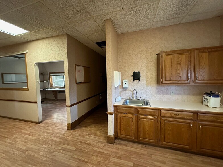 More Photos Of 11 Murray Street, Glens Falls Medical For Sale