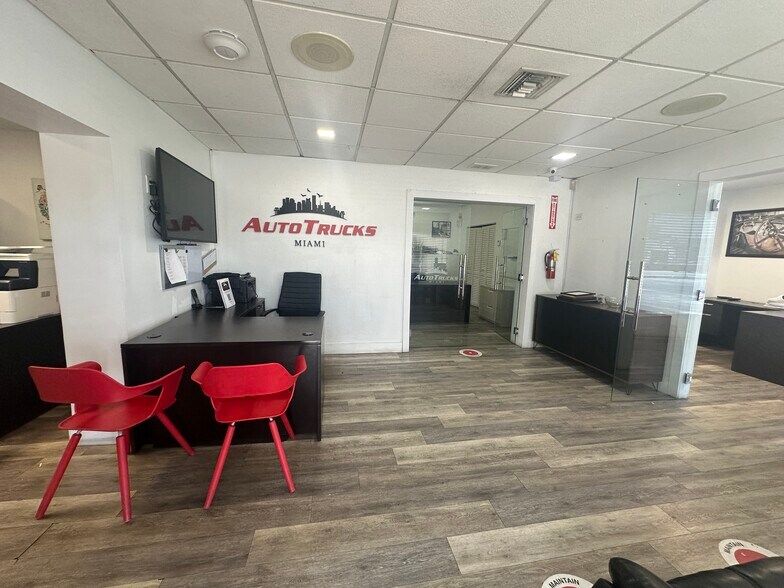 More Photos Of 3325 NW 36th St, Miami Auto Repair For Sale