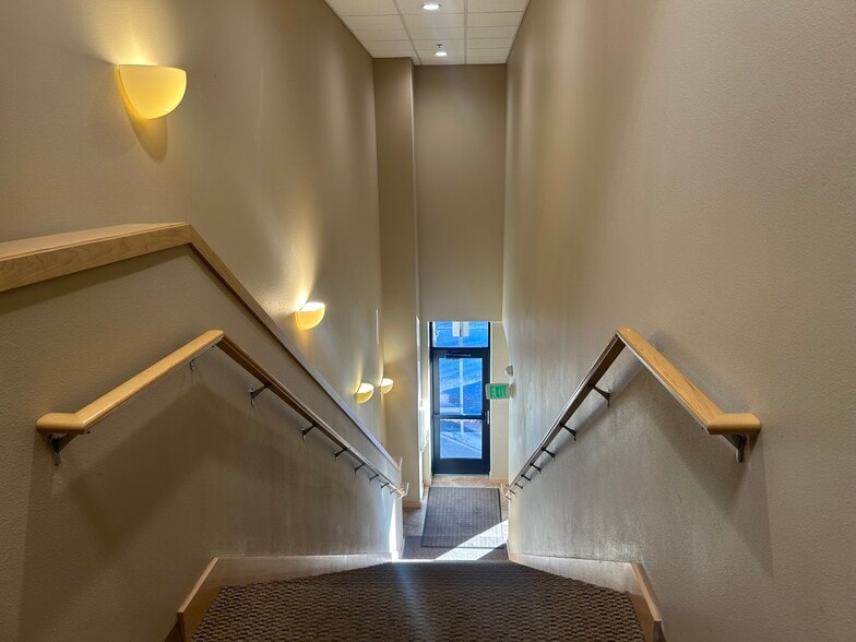 More Photos Of 2500 NE Twin Knolls Dr, Bend Medical For Lease