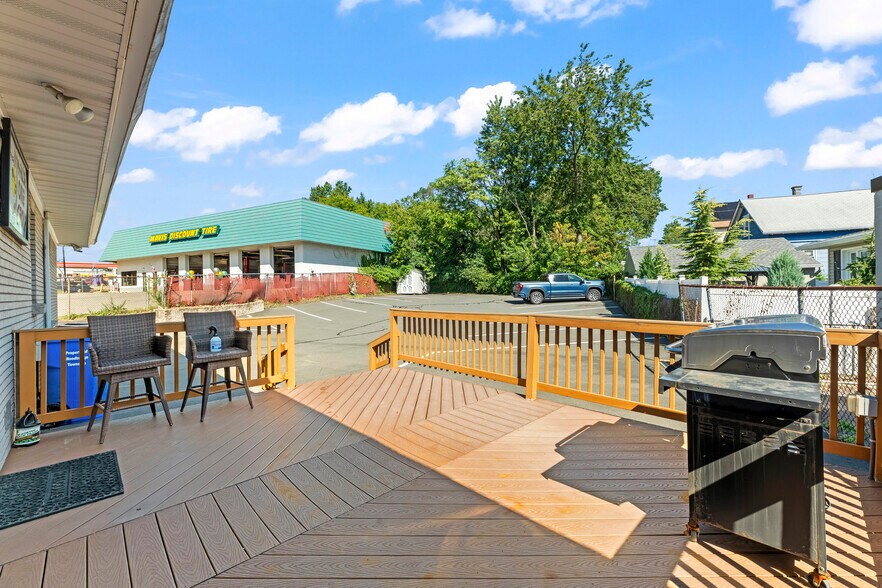 More Photos Of 330 New Brunswick Ave, Fords Office For Sale